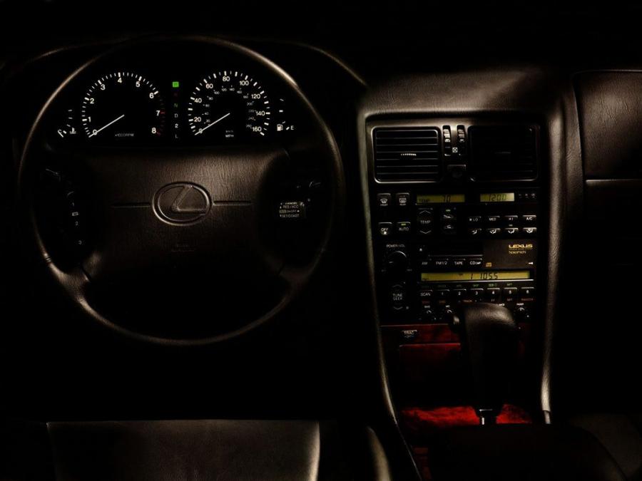 Панель приборов Lexus LS400 (UCF10) 1989 года  (NA) (фото 17 из 30)